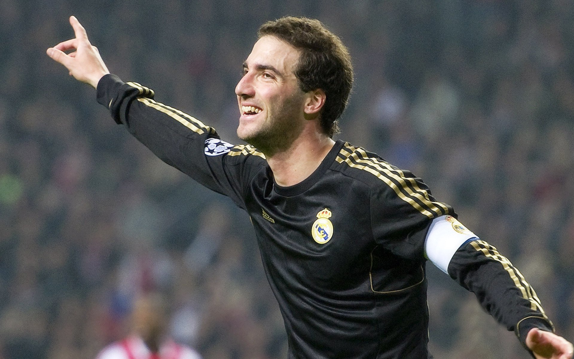 亚冠联赛中国青年队战平 球员配合存在问题，青年队打亚冠